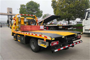 阿勒泰地区道路救援拖车报价