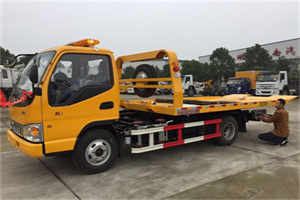 阿勒泰地区哪里有拖车服务