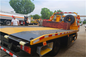 阿勒泰地区附近拖车电话号码服务